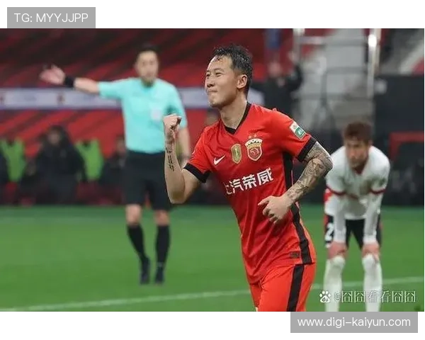 上海海港1-0胜大连英博,成就中超三连冠 上海海港1-0胜大连英博,成就中超三连冠